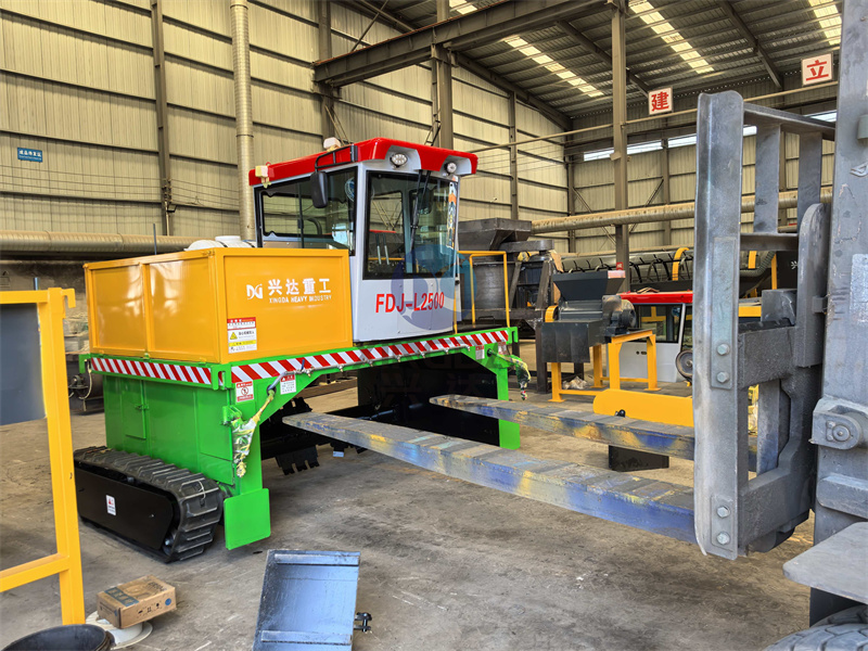 有机肥履带翻抛机发货现场