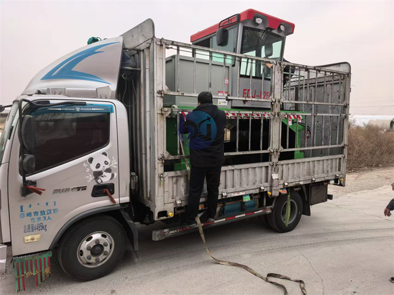 2500型有机肥履带翻抛