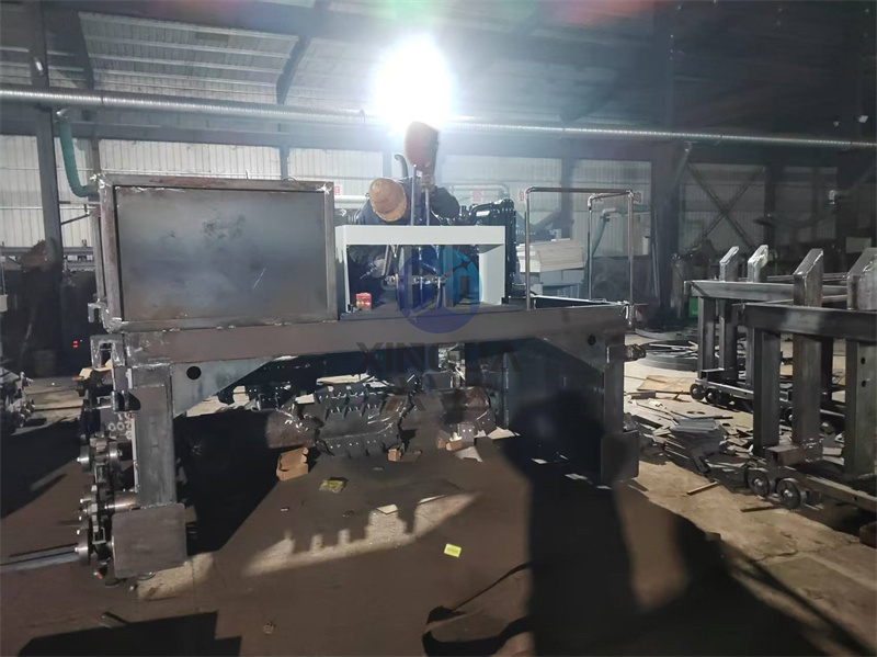 履带翻抛设备加工生产现场