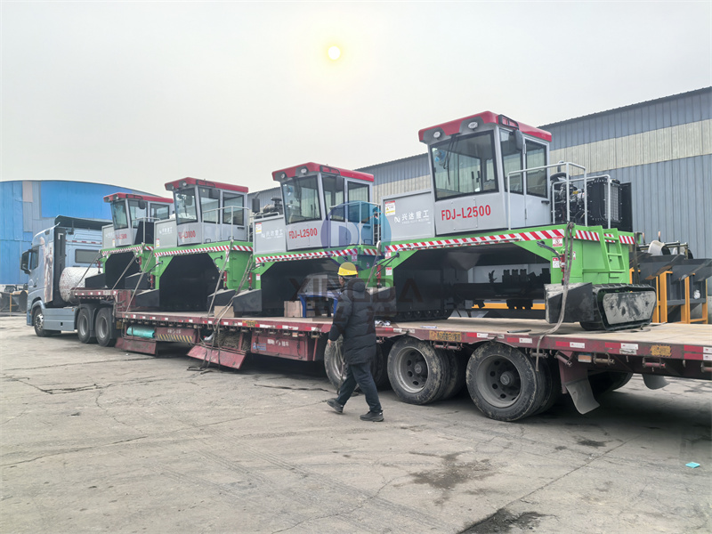 4台有机肥履带翻抛机发货