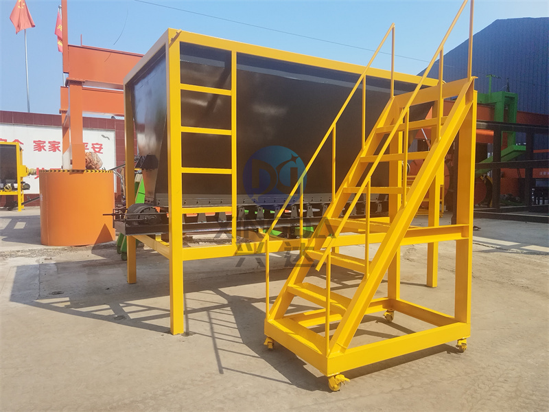 猪粪有机肥设备铲车料仓的特点优势有哪些呢